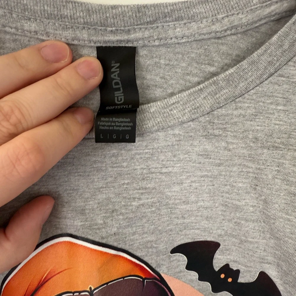 Gildan Gray Halloween T-Shirt with Ghost and Pumpkin - Picture 3 of 4